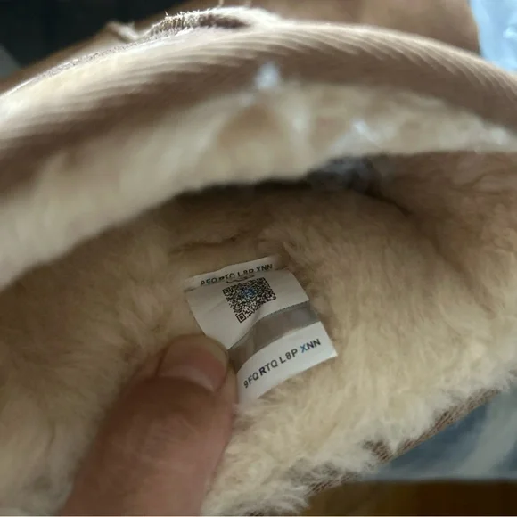 UGG Australia Short chesnut & Camo winter Boots 7 & 9 New in box - Picture 13 of 16